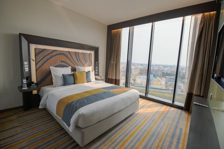 Novotel Kolkata Hotel And Residences