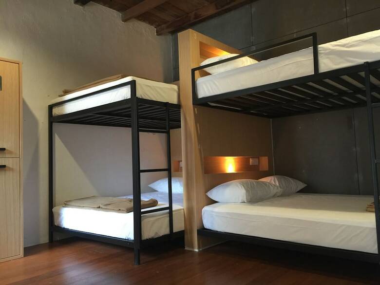 Hostal The Frame Guesthouse