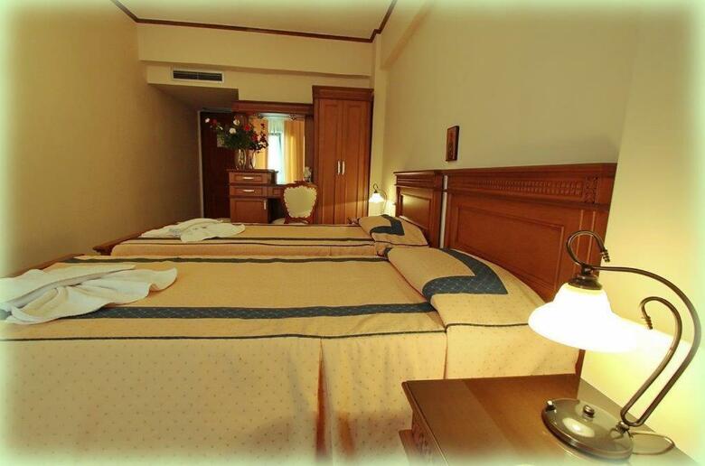 Hotel Famissi