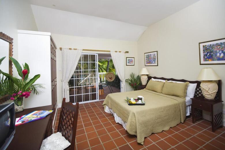 Hotel Marigot Beach Club & Dive Resort