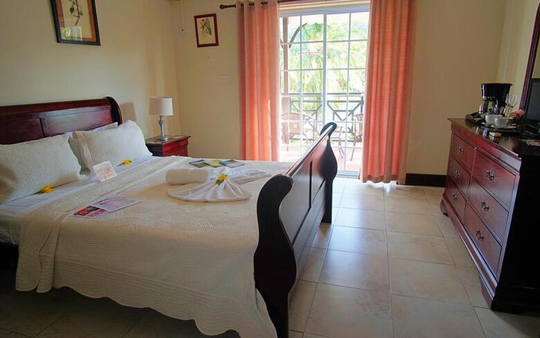 Hotel Marigot Beach Club & Dive Resort