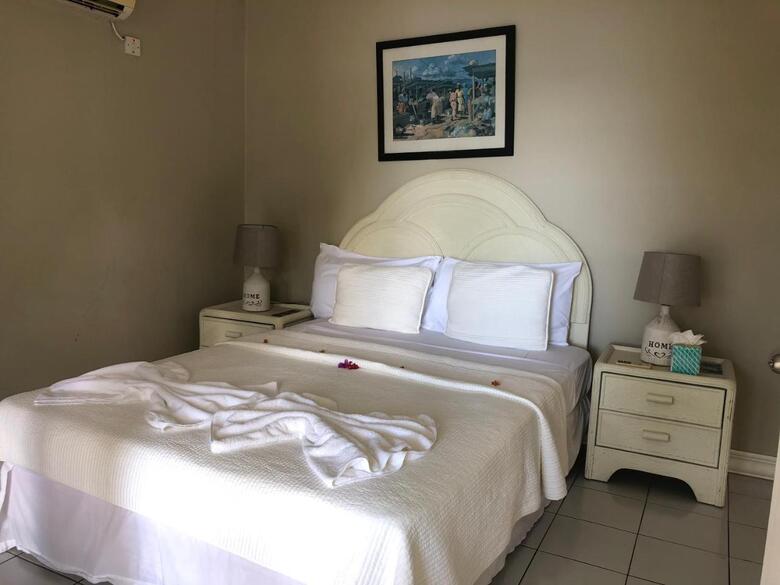 Hotel Marigot Beach Club & Dive Resort