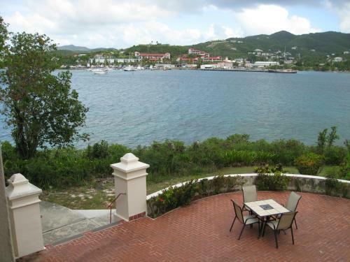 Hotel On The Cay