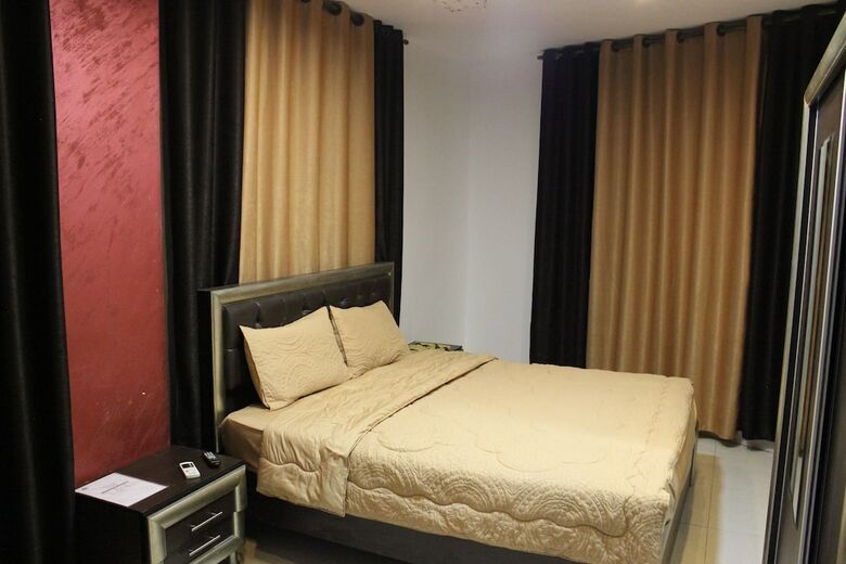 Sara Crown Hotel