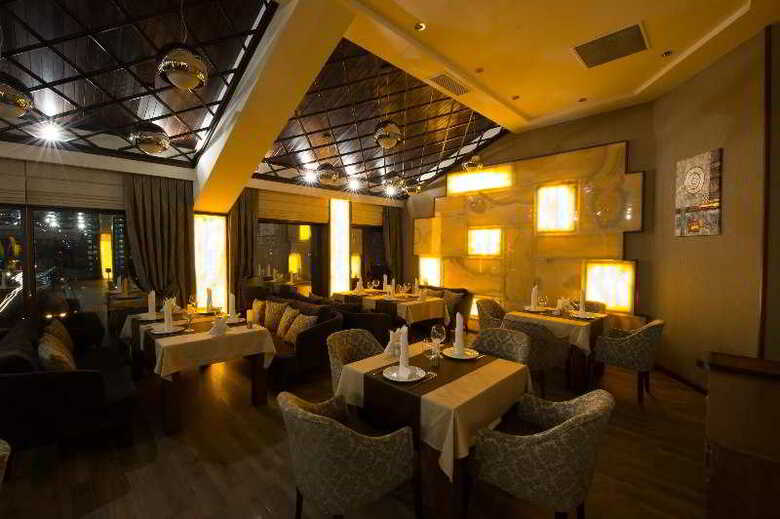 Boulevard Side Hotel