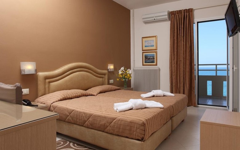 Kronos Hotel