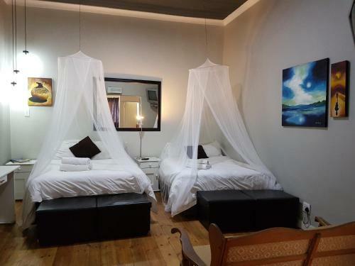 Hostal 44 On Ennis Guest Lodge And Restaurant