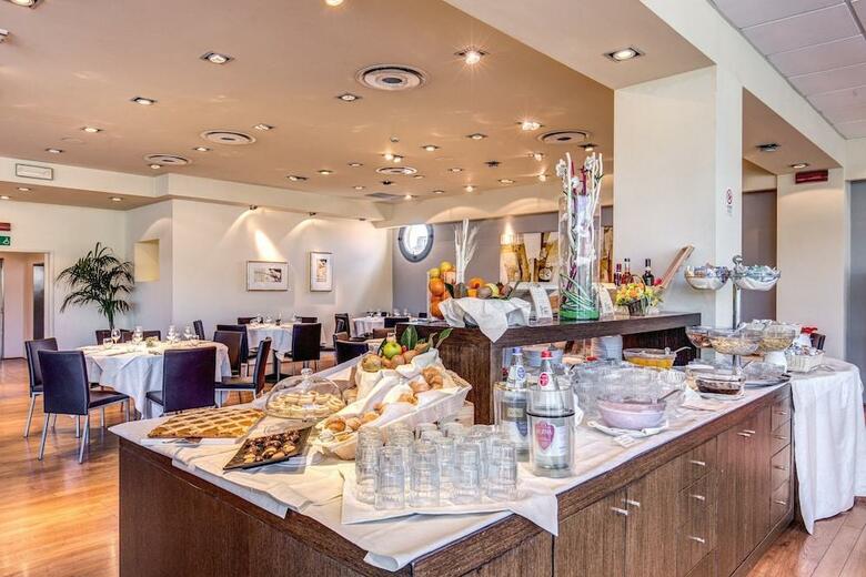 Hotel Tuscany Inn