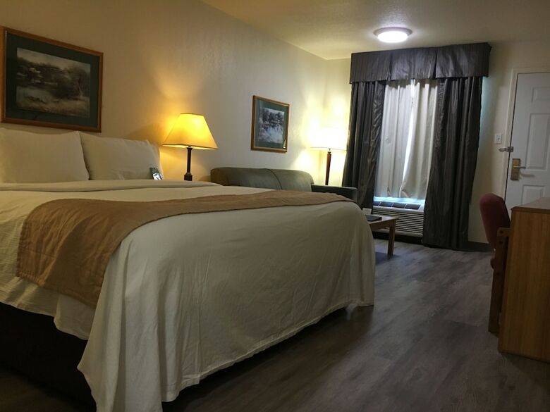 Hotel Lakeview Inns & Suites - Edson East