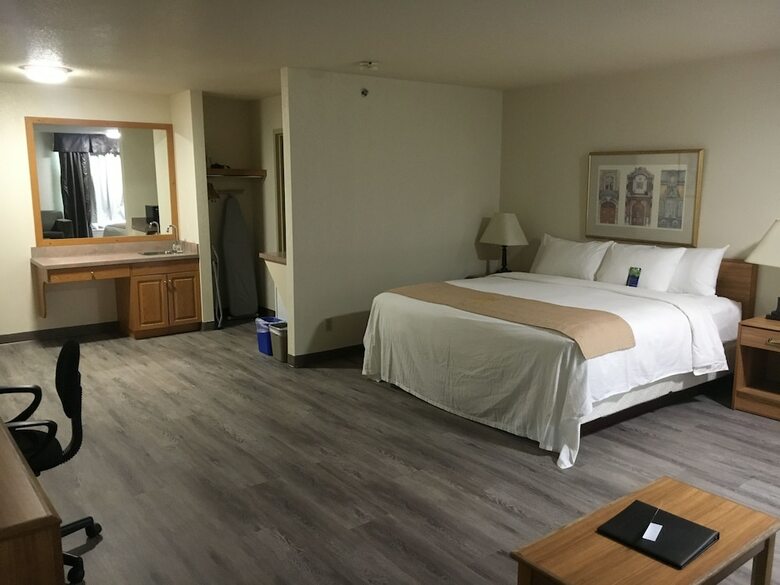 Hotel Lakeview Inns & Suites - Edson East