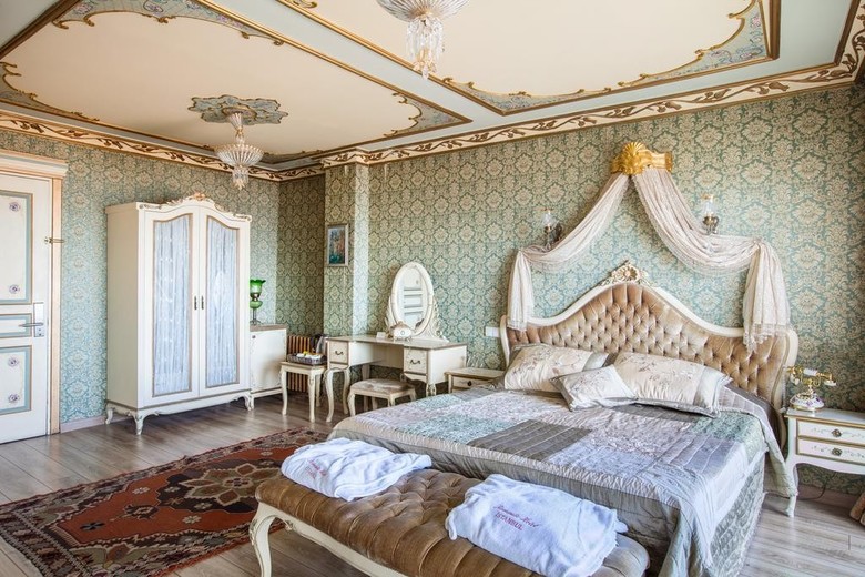 Romantic Hotel