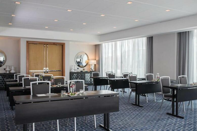 Hotel Renaissance Boston Waterfront