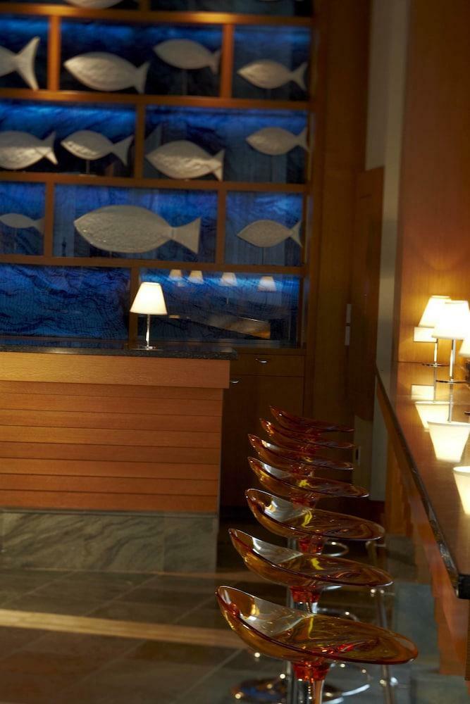 Hotel Renaissance Boston Waterfront