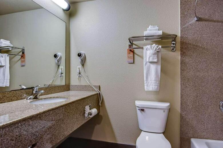 Hotel Howard Johnson Inn And Suites Reseda