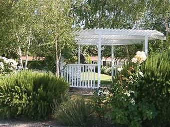 Posada Meadowlark Inn