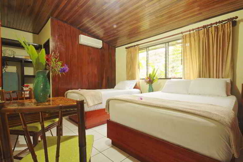 Hotel Green Lagoon Falls Park Lodge