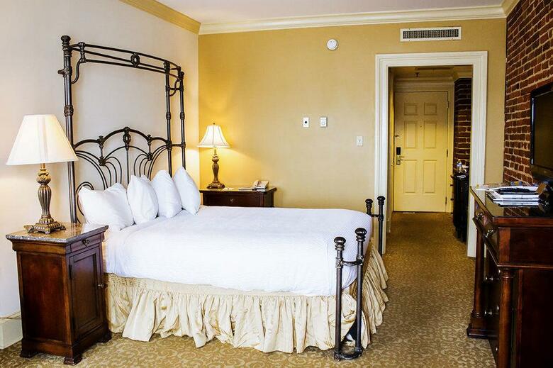 Hotel River Street Inn