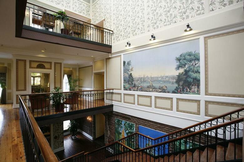 Hotel River Street Inn