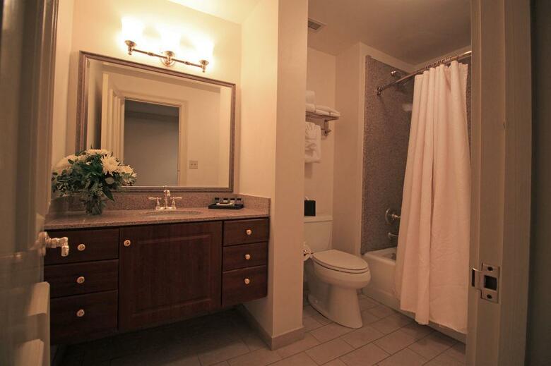 Hotel River Street Inn
