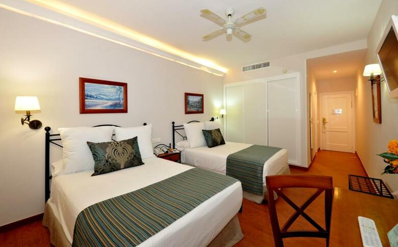 Hotel Salobre�a Suites