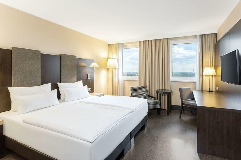 Hotel NH Danube City