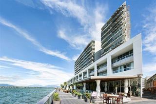 Hotel Cairns Harbour Lights