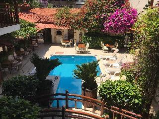 Hotel Karyatit