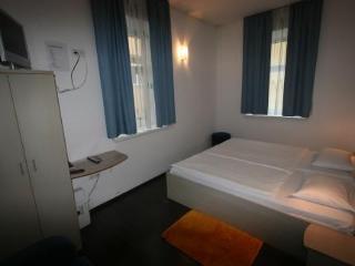 Emonec Hotel