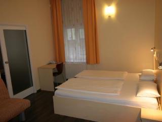 Emonec Hotel