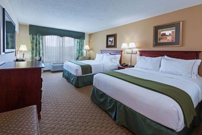 Holiday Inn Express Hotel & Suites Selma
