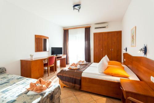 Hostal Guesthouse Villa Adria