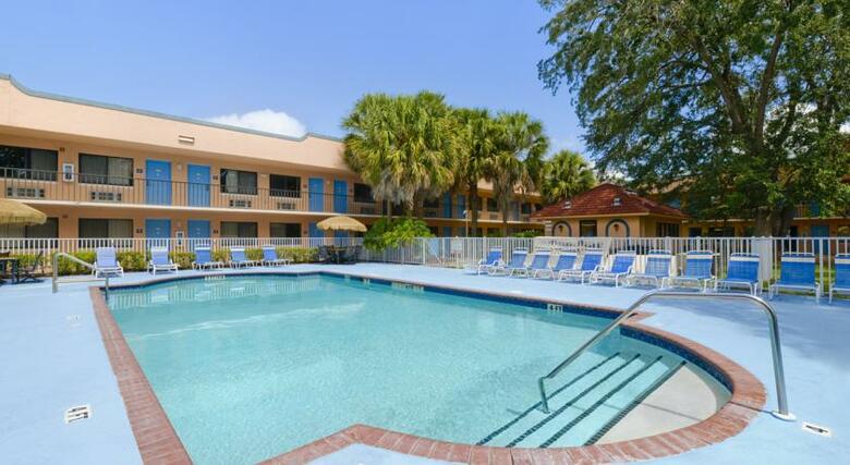 Hotel Travelodge Suites East Gate Orange