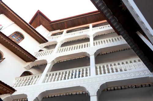 Chavda Hotel