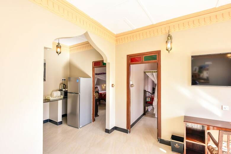 Tembo House Hotel