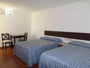 Suites Mediterr�neo Hotel