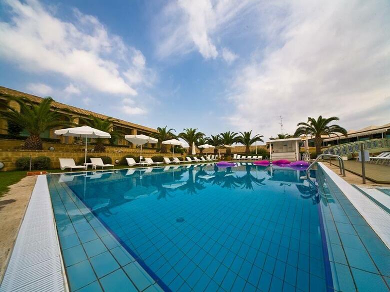 Hotel NH Venus Sea Garden