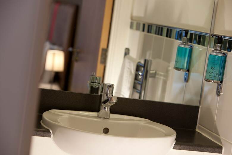 Spires Hotel (two Bedroom) 6 Pax