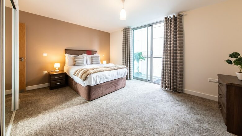 Spires Hotel (two Bedroom) 6 Pax