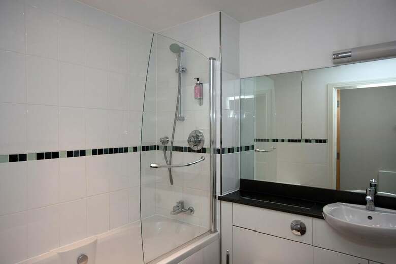 Spires Hotel (two Bedroom) 6 Pax