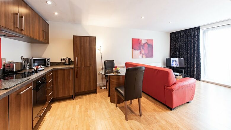 Spires Hotel (two Bedroom) 6 Pax