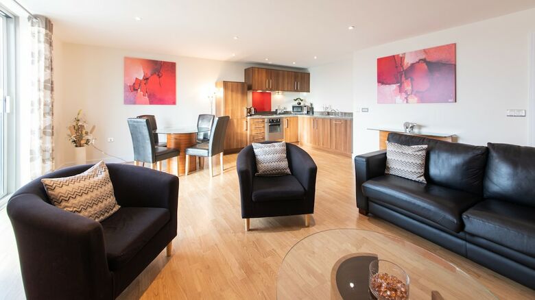 Spires Hotel (two Bedroom) 6 Pax