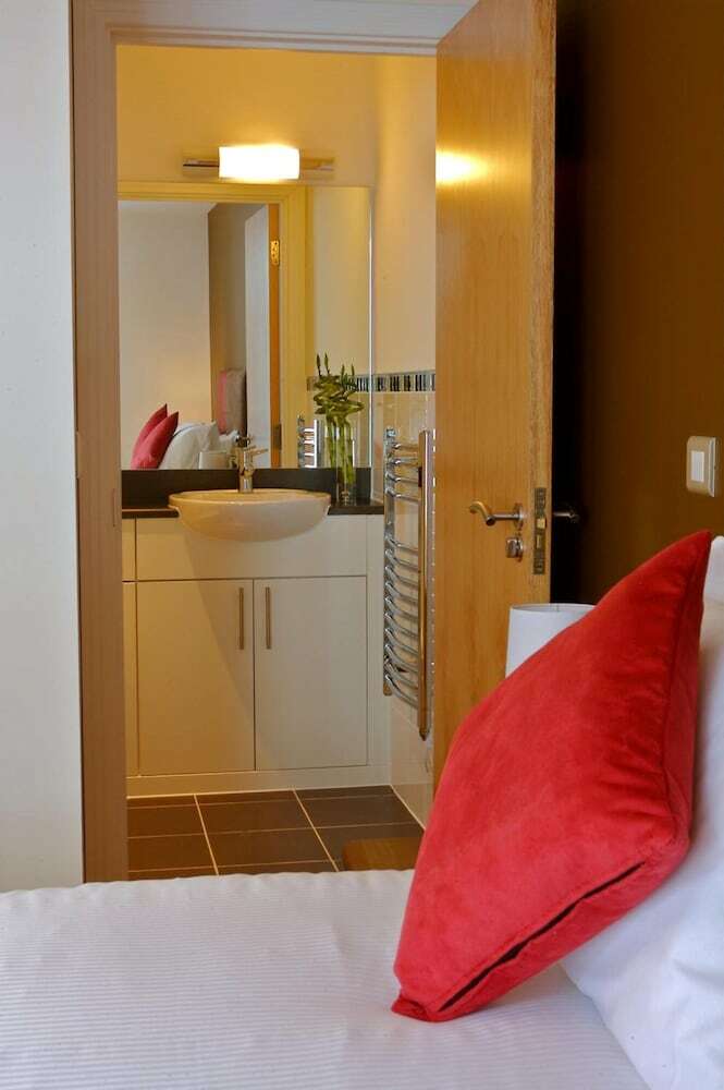 Spires Hotel (two Bedroom) 6 Pax