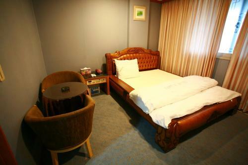 Gumi Metro Hotel
