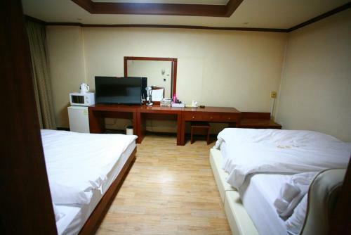 Gumi Metro Hotel