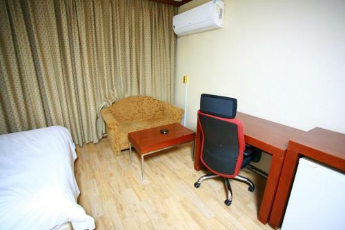 Gumi Metro Hotel