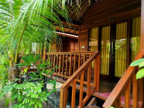 Hostal Lembongan Tropical
