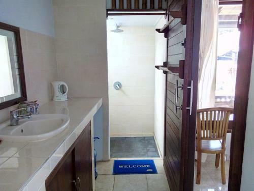 Hostal Pantai Bungalow Lembongan Island