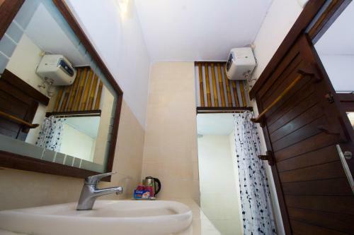 Hostal Pantai Bungalow Lembongan Island