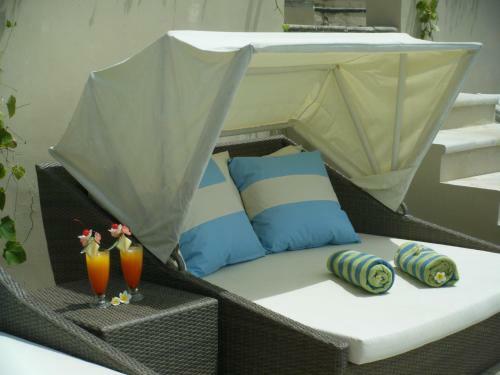 Coconuts Beach Resort