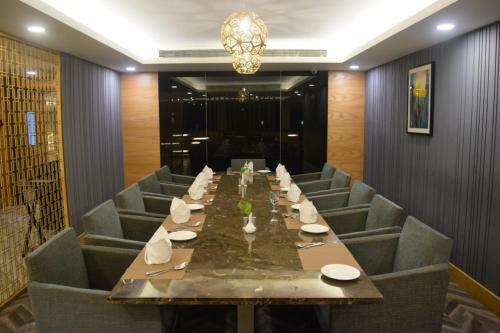 Hotel Country Inn & Suites By Radisson Jammu